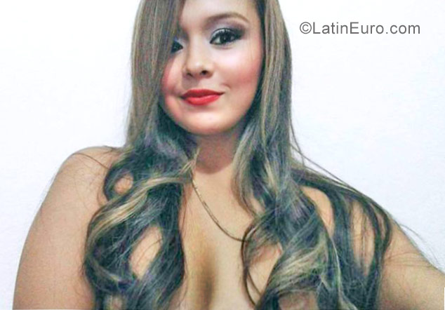 Date this voluptuous Colombia girl Jennifer paola from Bogota CO21143