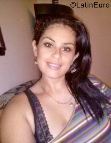 Date this charming Colombia girl Karen from Cali CO21150