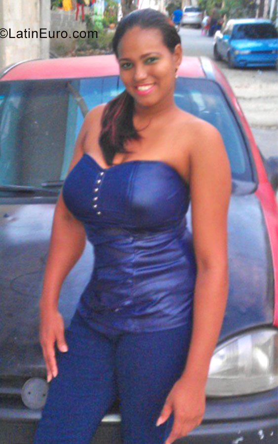 Date this good-looking Dominican Republic girl YAMELL from Santo Domingo DO28333