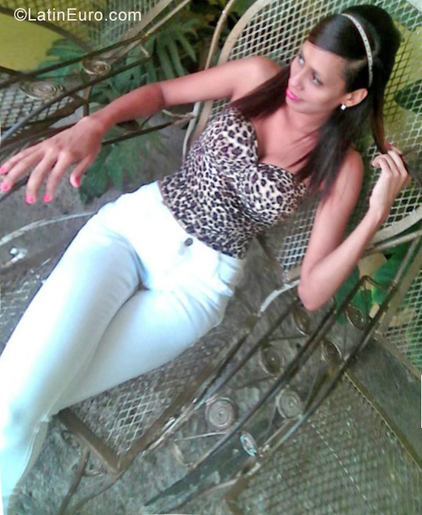Date this stunning Dominican Republic girl Angie from Santo Domingo DO28373