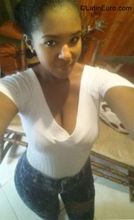 Date this athletic Dominican Republic girl Wanderline from Santo Domingo DO28391
