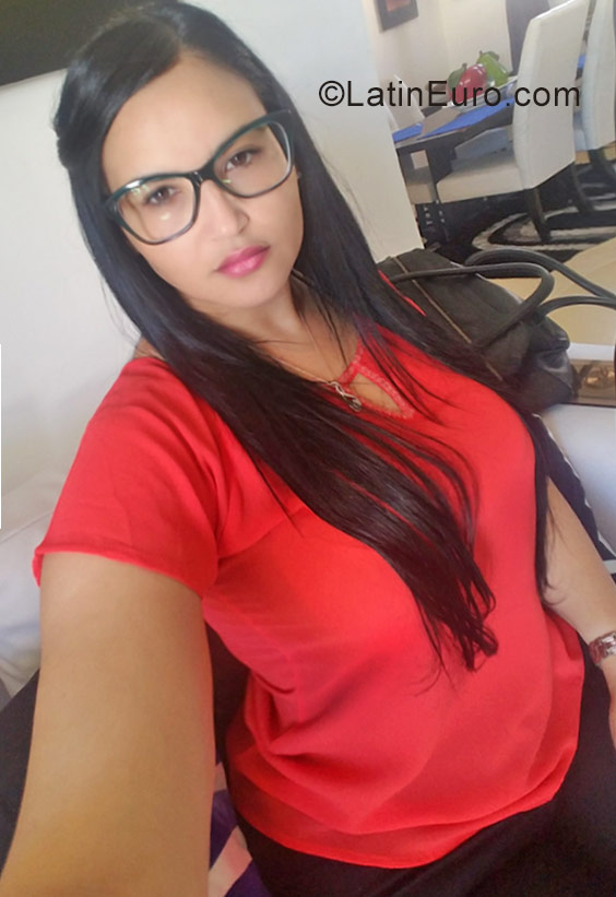 Date this funny Dominican Republic girl Lilian from Santiago DO28399