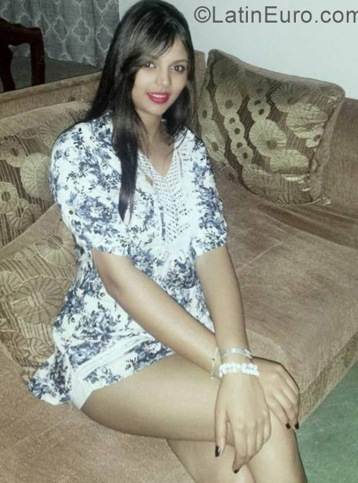 Date this sultry Dominican Republic girl Airiam from Santiago DO28401