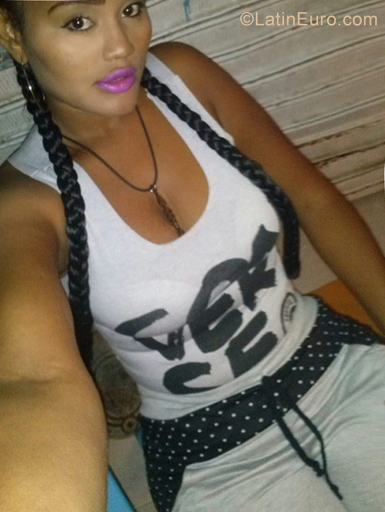 Date this cute Colombia girl Yeisi from Cartagena CO21256