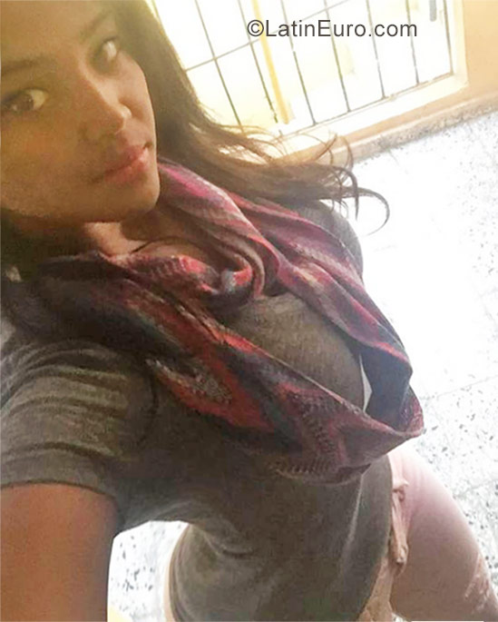 Date this athletic Dominican Republic girl Kamila from Punta Cana DO28453