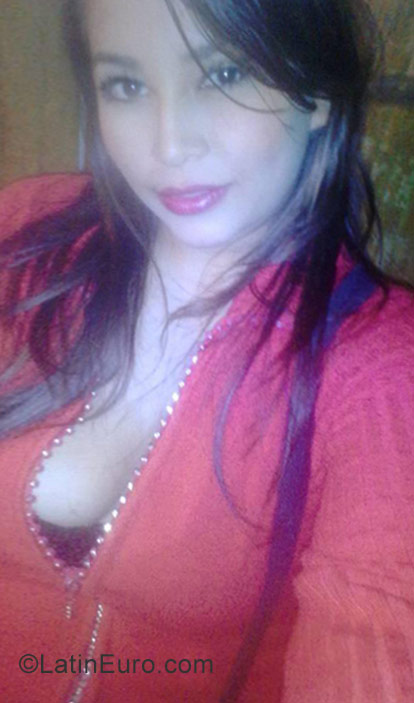Date this attractive Colombia girl Isabella from Cali CO21262