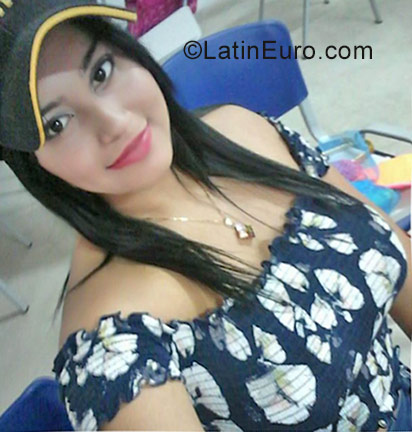 Date this sensual Colombia girl Carolina from Barranquilla CO21281