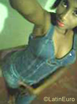 Date this hard body Dominican Republic girl Diana from Santo Domingo DO28522