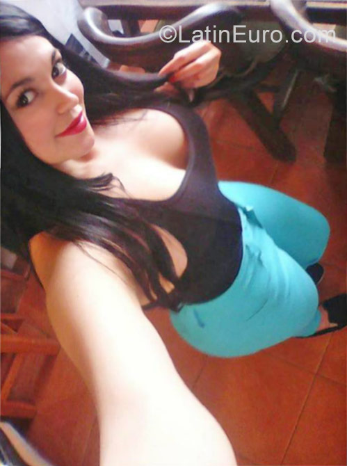 Date this good-looking Colombia girl Jeny from Bogota CO21319