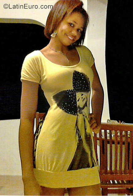 Date this georgeous Dominican Republic girl Anyi from Santiago DO28548
