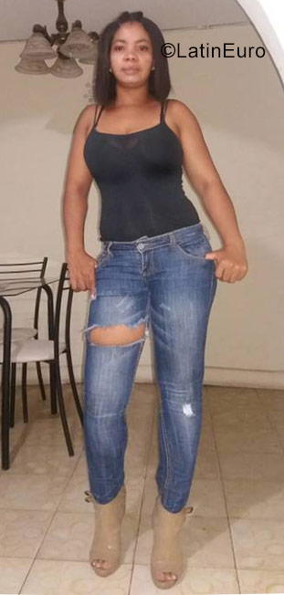 Date this sensual Colombia girl Gleisi from Cali CO21423