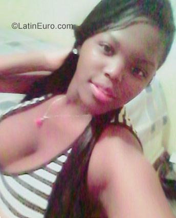 Date this hard body Dominican Republic girl Berenise from San Cristobal DO28664