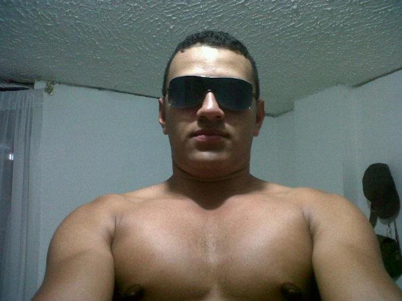 Date this gorgeous Colombia man David from Armenia CO21433