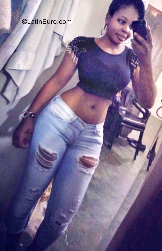 Date this good-looking Dominican Republic girl Leydi from Santo Domingo DO28699