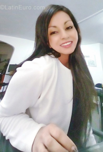 Date this young Colombia girl Alejandra from Bogota CO21477