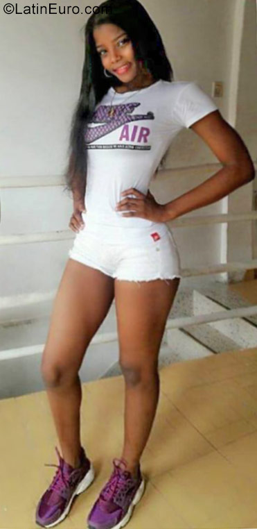 Date this athletic Colombia girl Linda from Cali CO21556