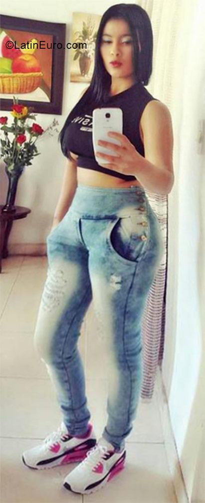 Date this pretty Colombia girl Juliana from Bogota CO21592