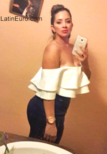 Date this passionate Colombia girl Mariana from Valledupar CO21601