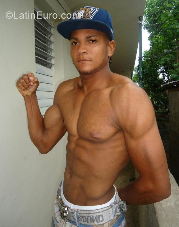 Date this sensual Dominican Republic man Antoniomora from Santiago Delos Caballeros DO28914