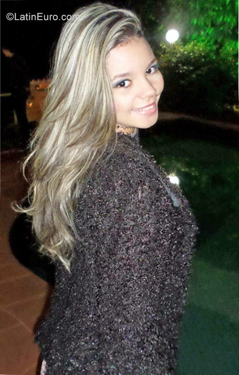 Date this nice looking Brazil girl Jessica from Recife BR10085
