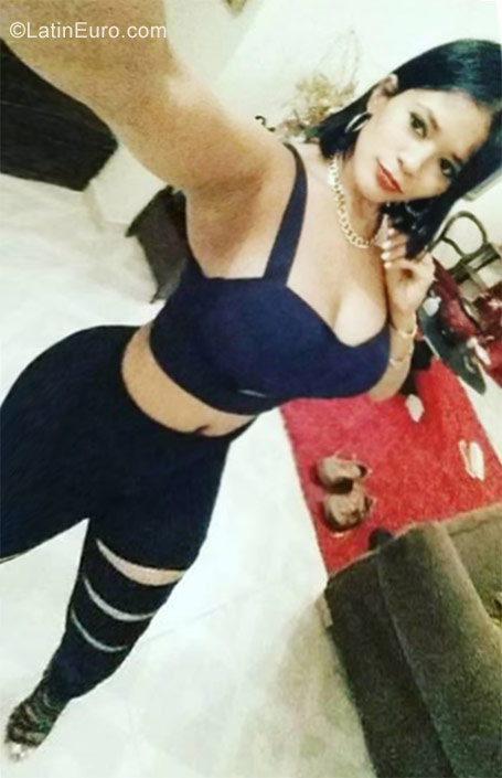 Date this georgeous Dominican Republic girl Santa from Santo Domingo DO29294