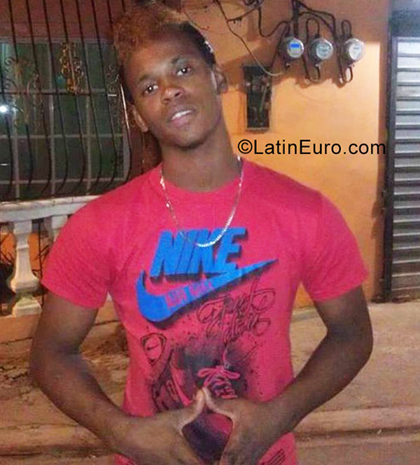 Date this pretty Dominican Republic man Junior ernest c from Brazil DO29338