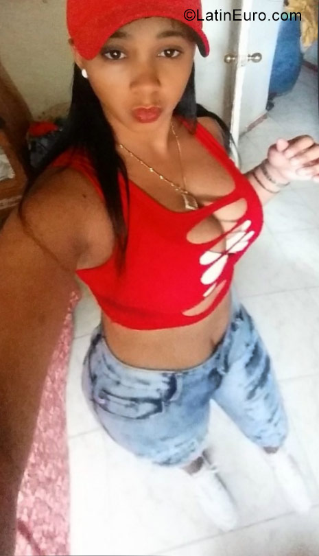 Date this nice looking Dominican Republic girl Nayelin from Santo Domingo DO29339