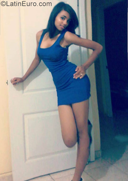 Date this good-looking Dominican Republic girl Deriana from Santiago DO29425