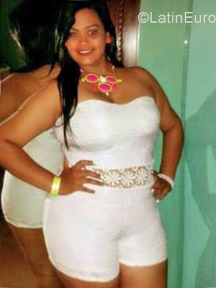 Date this happy Dominican Republic girl Yasmin from Santo Domingo DO29436