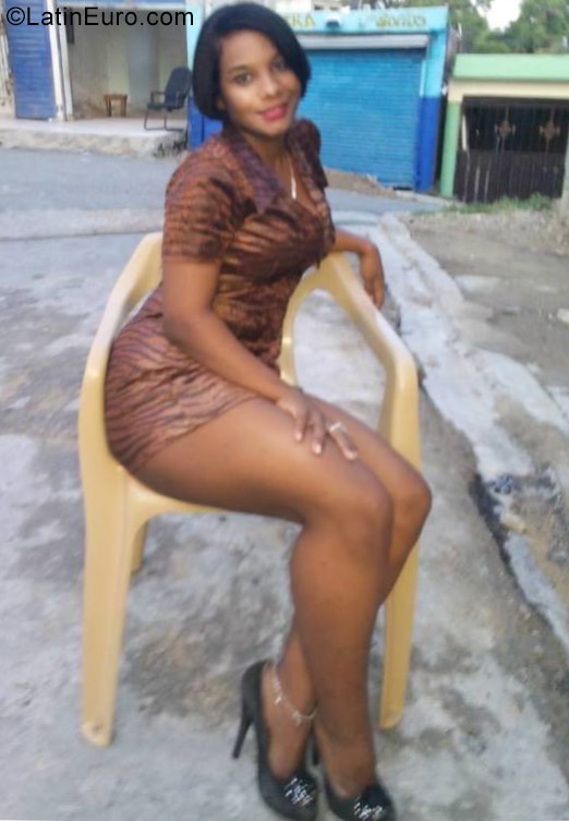 Date this good-looking Dominican Republic girl Yenifer from Santo Domingo DO29464