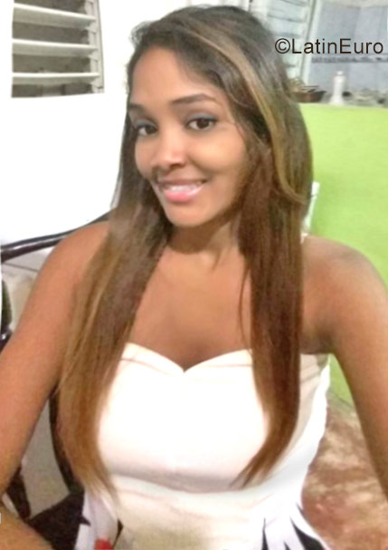 Date this hard body Dominican Republic girl Lucy from Santo Domingo DO29473