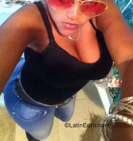 Date this good-looking Dominican Republic girl Yordania from Santo Domingo DO29613