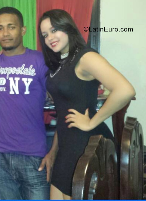 Date this hard body Dominican Republic girl Yenice from Santiago DO29647