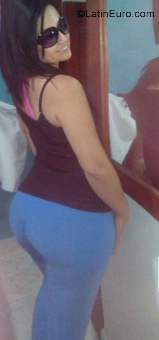Date this tall Colombia girl Maria from Bucaramanga CO22025