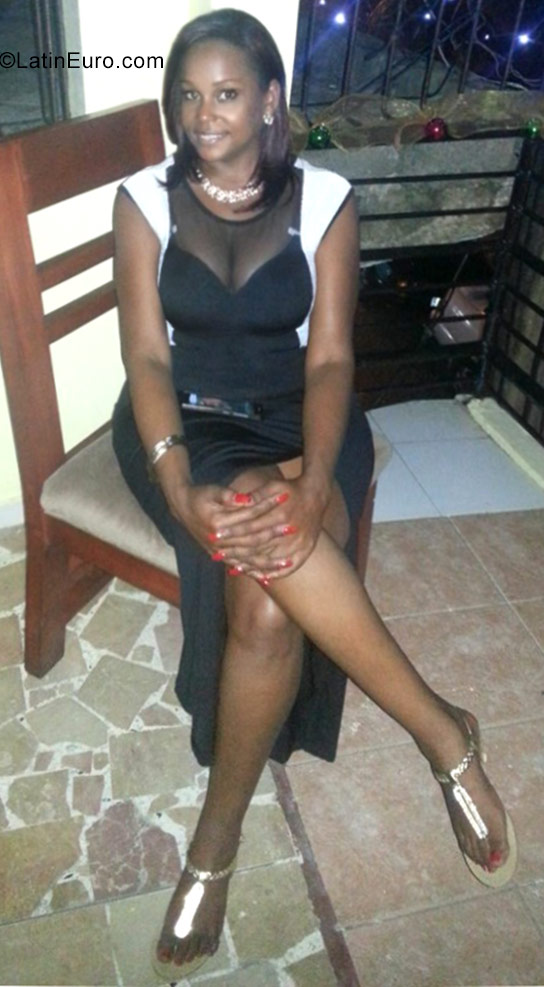 Date this nice looking Dominican Republic girl Miriam from Santo Domingo DO29696