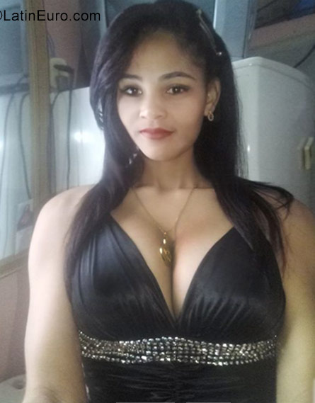 Date this exotic Dominican Republic girl Yubery from Santiago DO29715