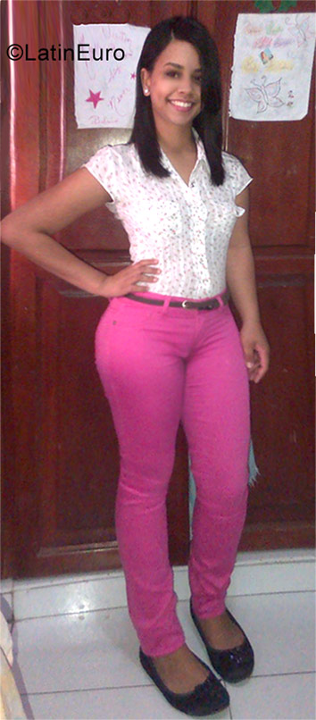 Date this gorgeous Dominican Republic girl Maite from Santo Domingo DO29716
