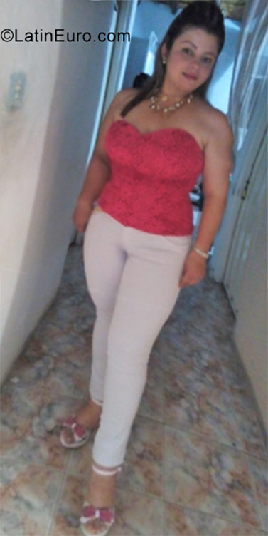 Date this delightful Colombia girl Luz mary from Barranquilla CO22047