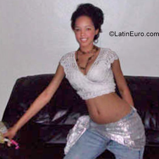 Date this nice looking Dominican Republic girl Giny from Santiago DO29759