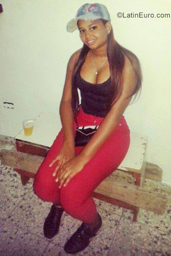 Date this stunning Dominican Republic girl Yamilka from Santo Domingo DO29786