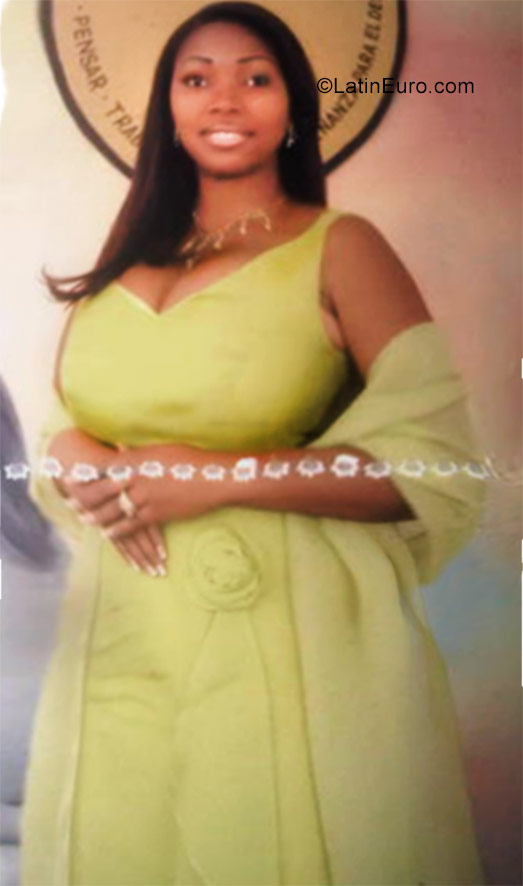 Date this lovely Dominican Republic girl Cristina victor from Santo Domingo DO29795