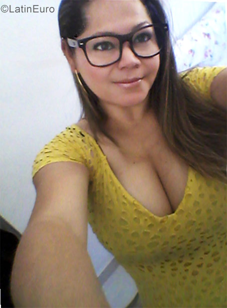 Date this lovely Brazil girl Vanessa from Sao Paulo BR10189