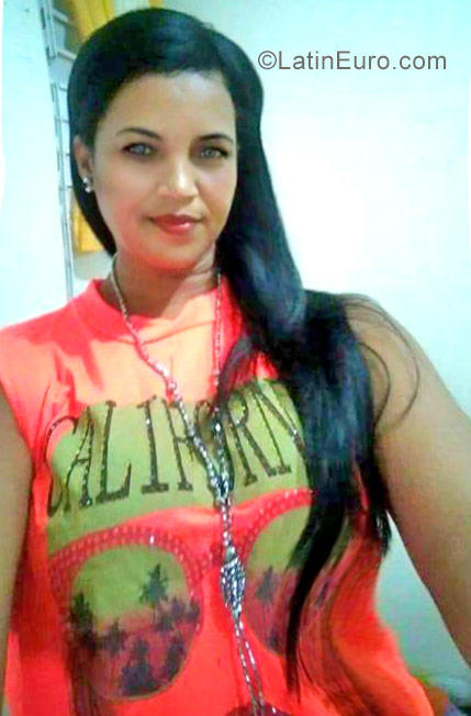 Date this georgeous Dominican Republic girl Francheca from Santiago DO29927