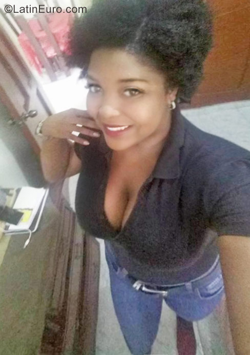 Date this voluptuous Dominican Republic girl ODALIS from San Crsitobal DO29938