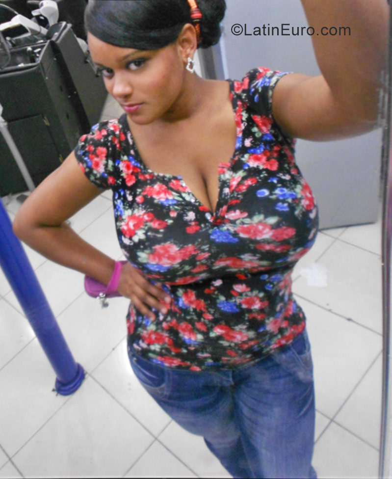Date this lovely Dominican Republic girl Katherine from Santo Domingo DO30040