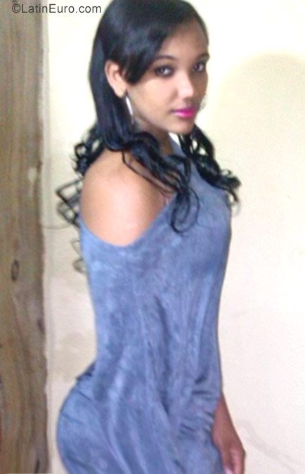 Date this voluptuous Dominican Republic girl YUDELKA from Santiago DO30053