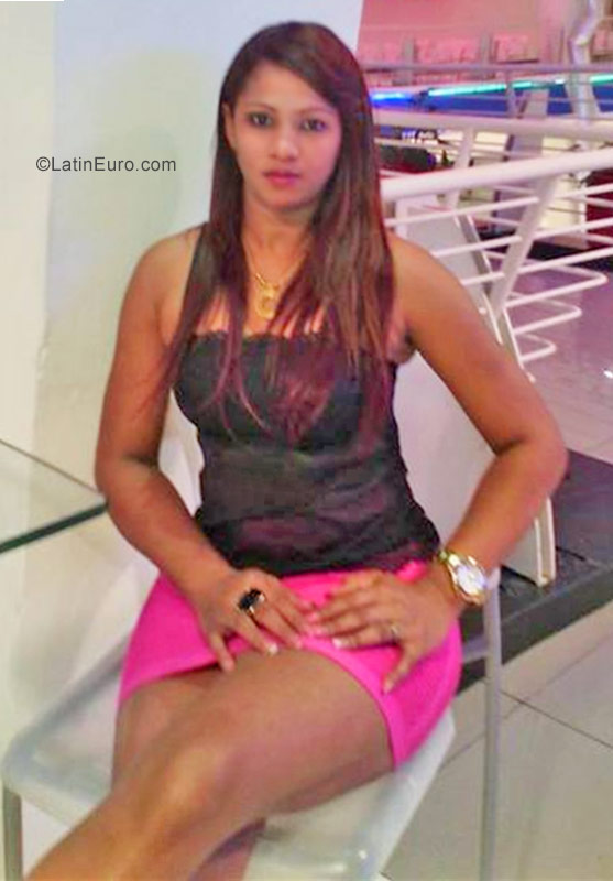 Date this foxy Dominican Republic girl Lisete from Santo Domingo DO30054