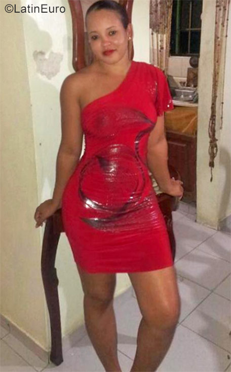 Date this beautiful Dominican Republic girl Lara from Santo Domingo DO30075