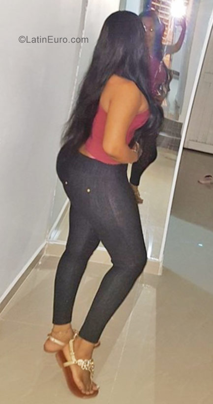 Date this pretty Colombia girl Ana from Buenaventura CO22212