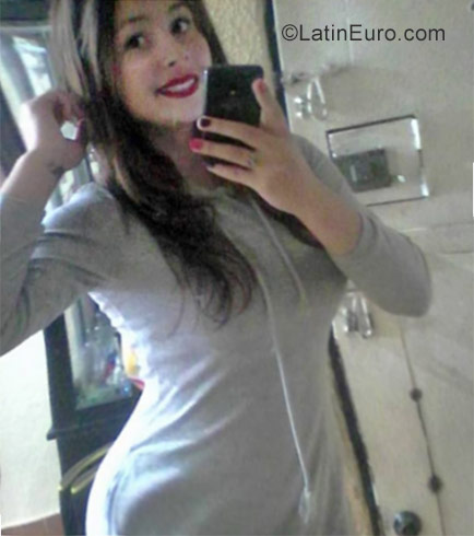 Date this voluptuous Colombia girl Brigeth from Bogota CO22258